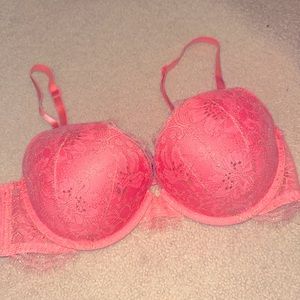 NWOT beautiful Victoria’s Secret bra never worn size 36C